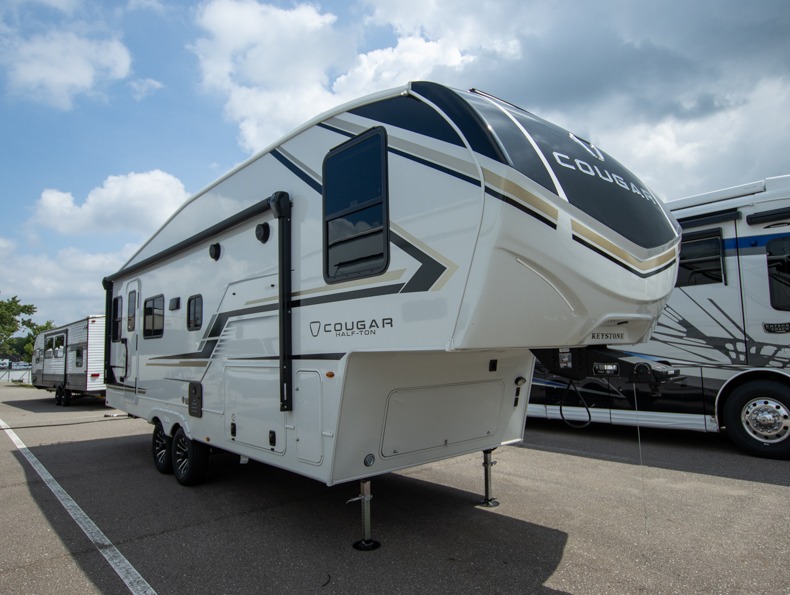 2026 Keystone Cougar Half-Ton (Fifth Wheel) 24RDS, $ 61,943