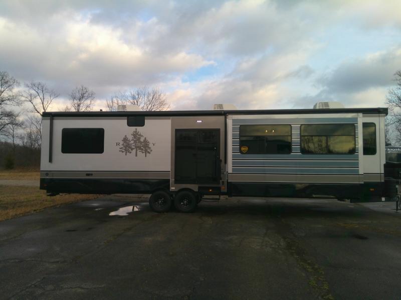 2025 Redwood Regency 3721FDB, $ 84,990