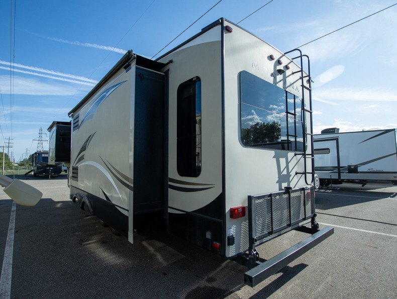 2017 Keystone Montana High Country 353RL, $ 0