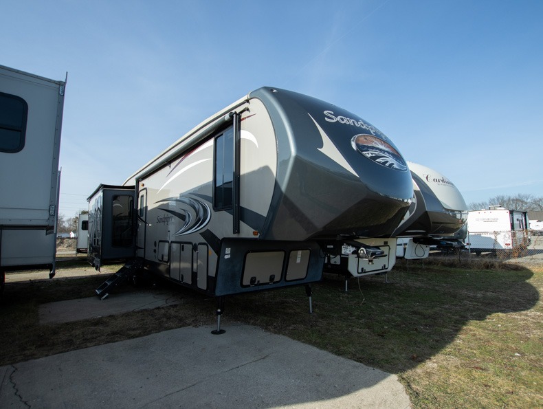 2016 Forest River Sandpiper Luxury Fifth Wheel 35R, $ 0