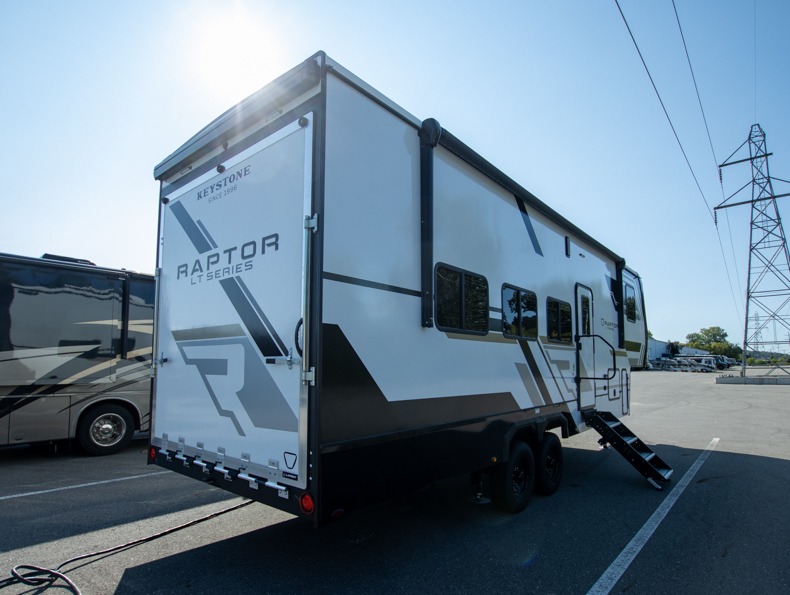 2026 Keystone Raptor Carbon Series (Fifth Wheel) 3, $ 81,647