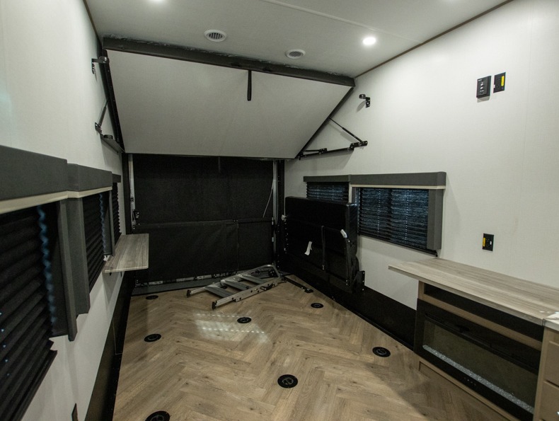 2026 Keystone Raptor Carbon Series (Fifth Wheel) 3, $ 81,647