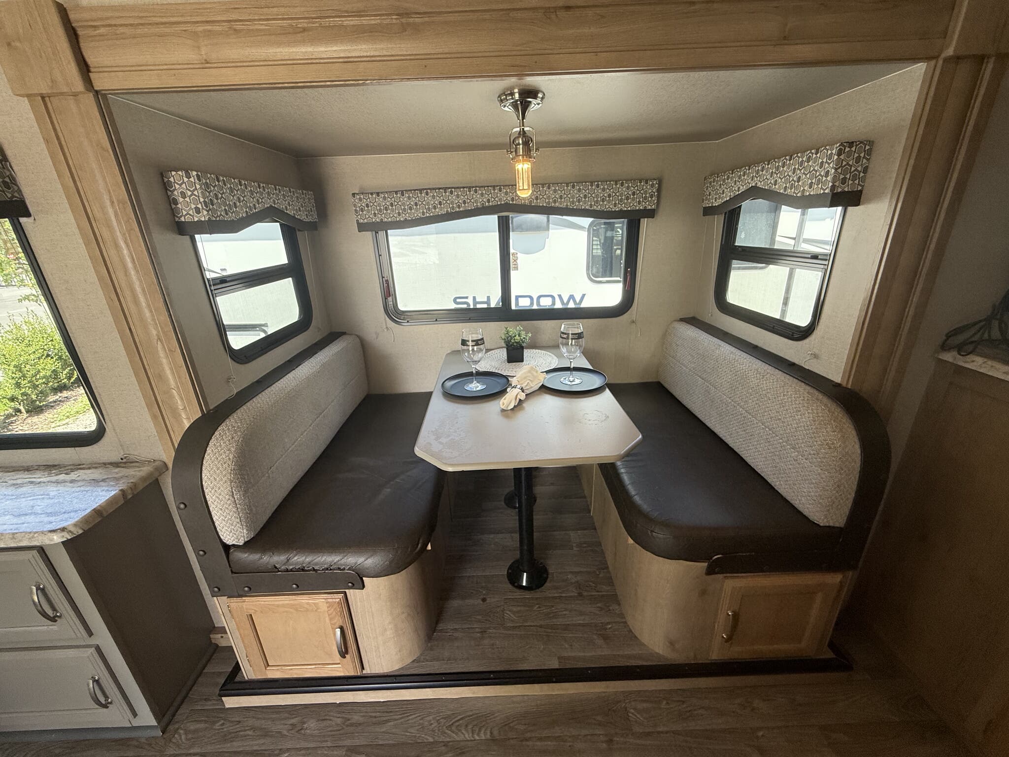 2020 Winnebago Micro Minnie Fifth Wheel 2405RL, $ 17,999