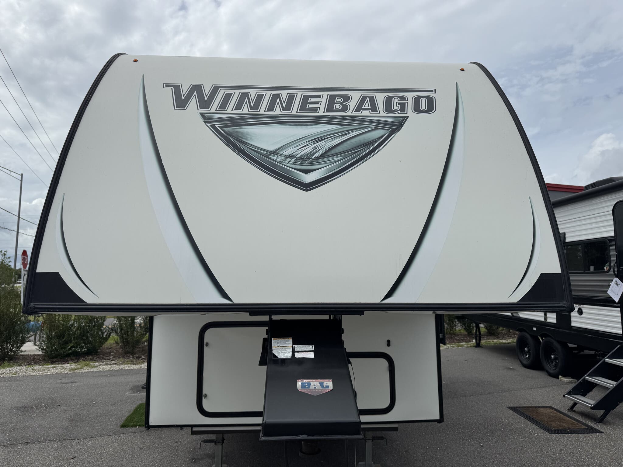 2020 Winnebago Micro Minnie Fifth Wheel 2405RL, $ 17,999