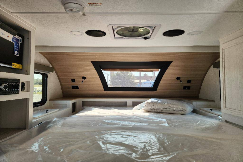 2025 Palomino Real-Lite Truck Campers HS-1912, $ 36,990