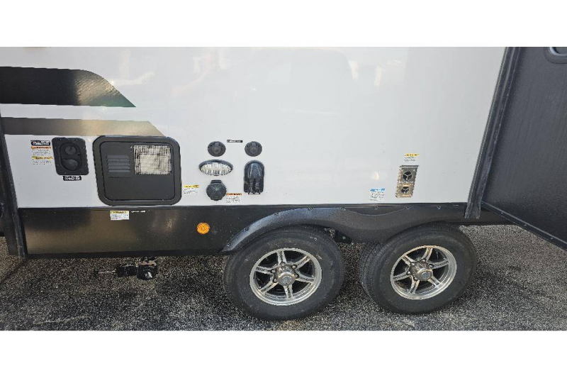 2025 Palomino SolAire Ultra Lite 3300FLBS, $ 46,990