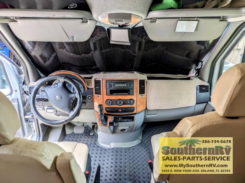 2009 !!!PENDING SALE!!!  Leisure Travel Vans Freed, $ 54,999