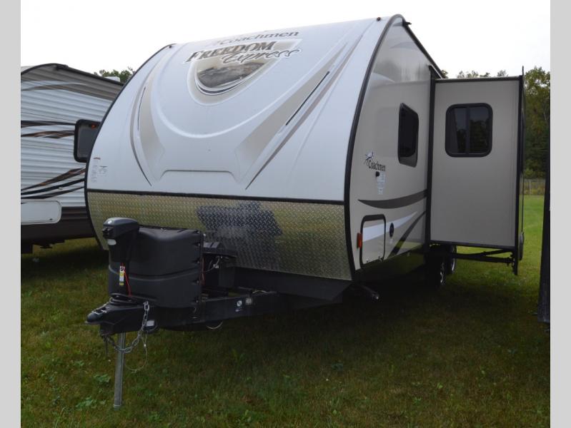 2017 Coachmen Freedom Express Ultra-Lite 257BHS, $ 0