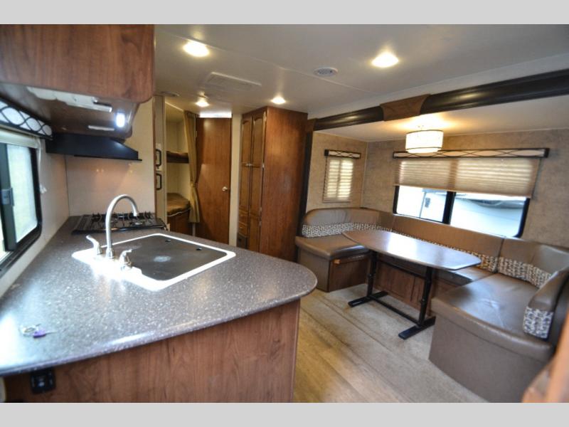 2017 Coachmen Freedom Express Ultra-Lite 257BHS, $ 0