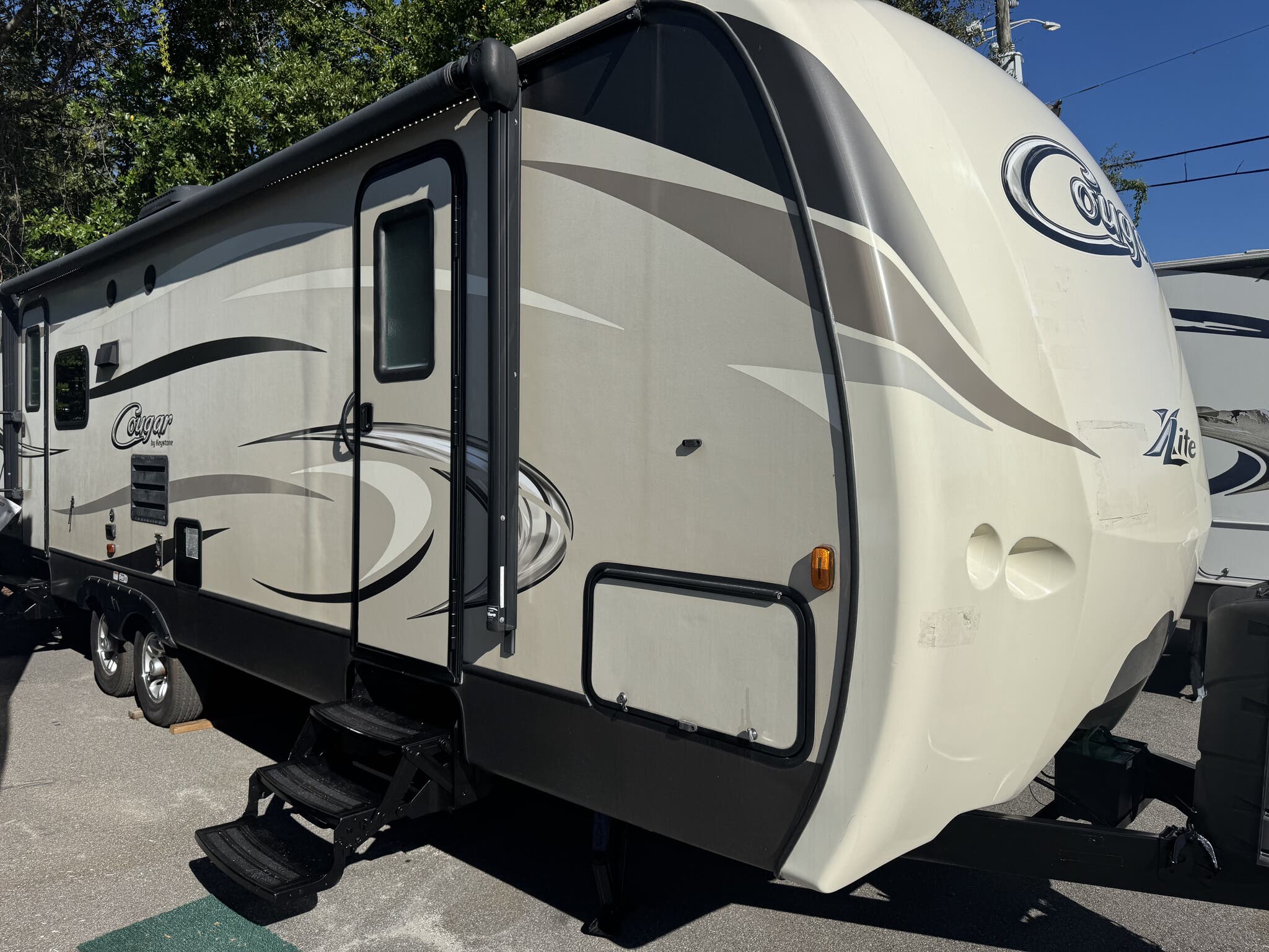2017 Keystone Cougar X-Lite 28RLS, $ 16,900