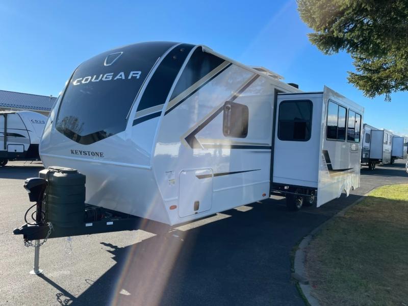 2026 Keystone Cougar Half-Ton (Travel Trailer) 28B, $ 53,980