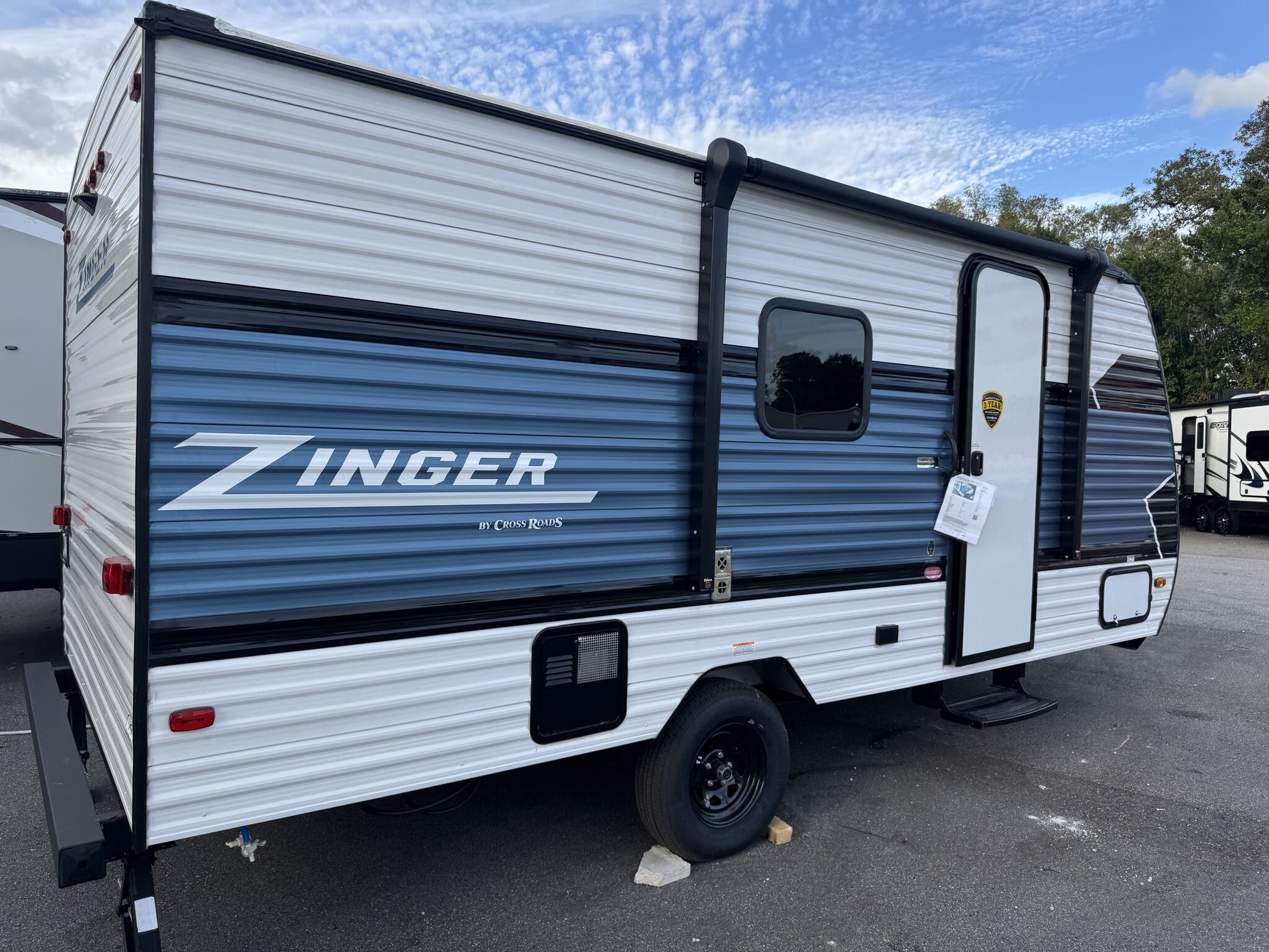 2025 CrossRoads Zinger Lite ZR18BH, $ 14,900