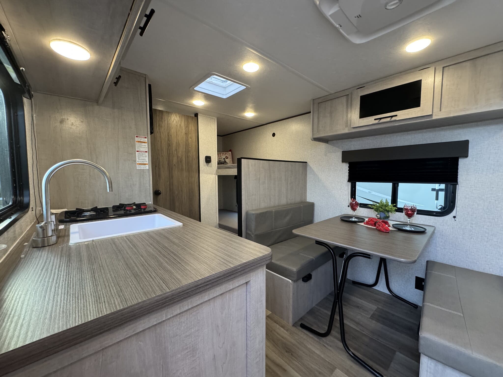 2025 CrossRoads Zinger Lite ZR18BH, $ 14,900