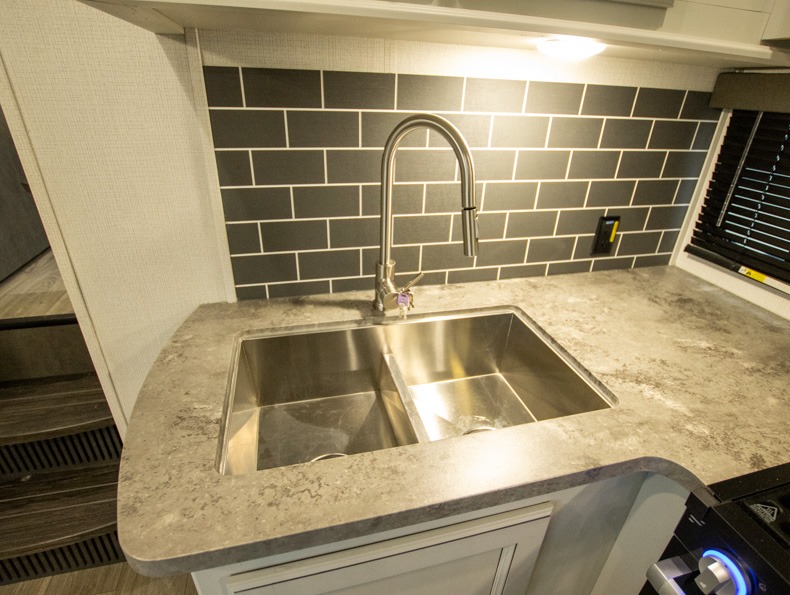 2024 Keystone Cougar Half-Ton 24RDS, $ 0