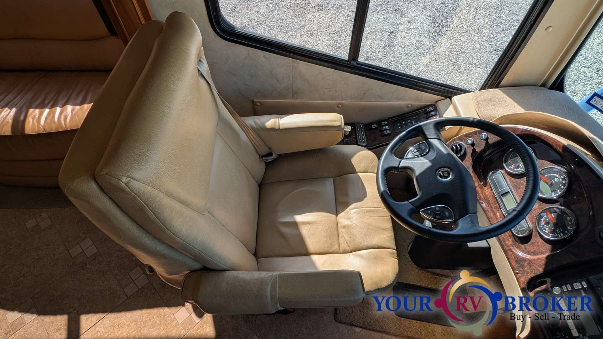 2009 Monaco® Camelot™ 42PDQ, $ 119,900