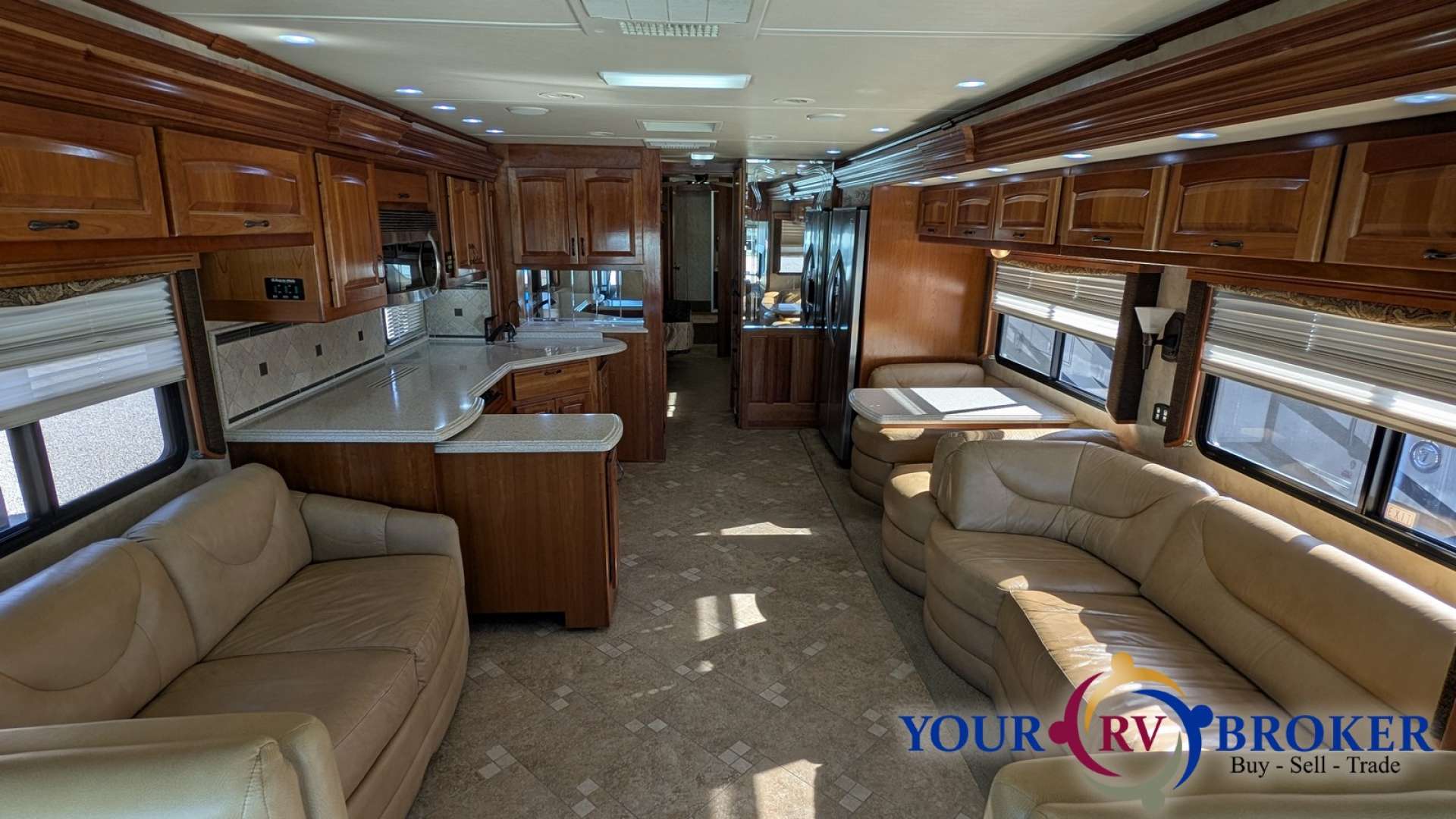 2009 Monaco® Camelot™ 42PDQ, $ 119,900