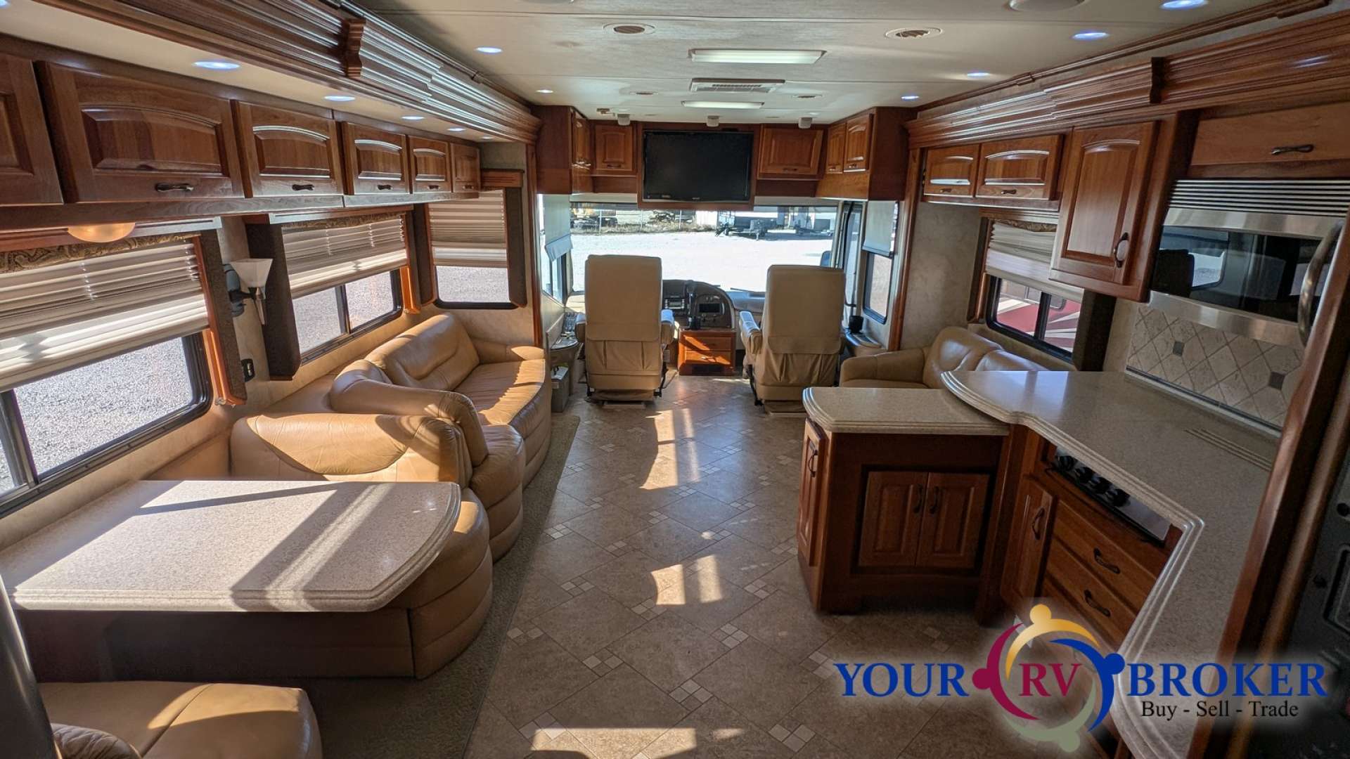 2009 Monaco® Camelot™ 42PDQ, $ 119,900