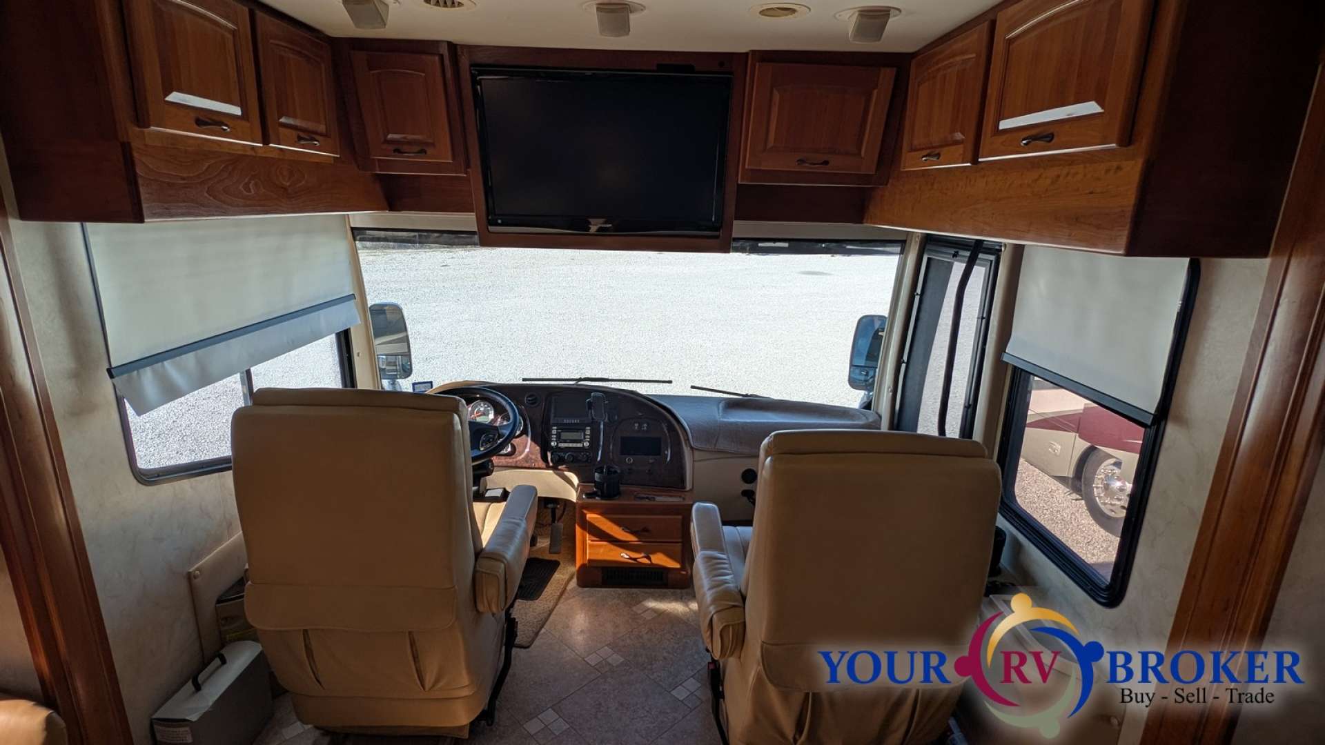 2009 Monaco® Camelot™ 42PDQ, $ 119,900