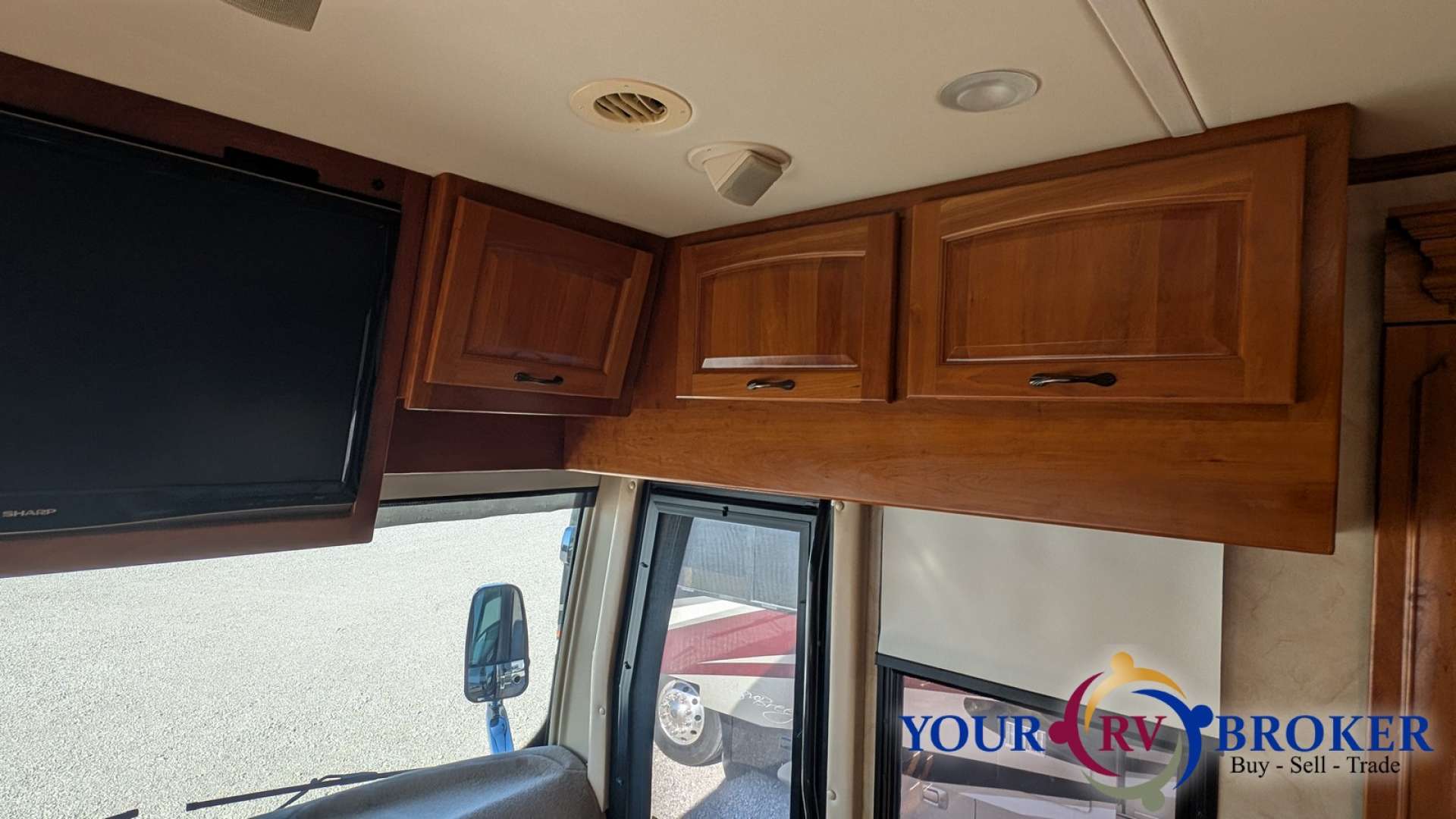 2009 Monaco® Camelot™ 42PDQ, $ 119,900