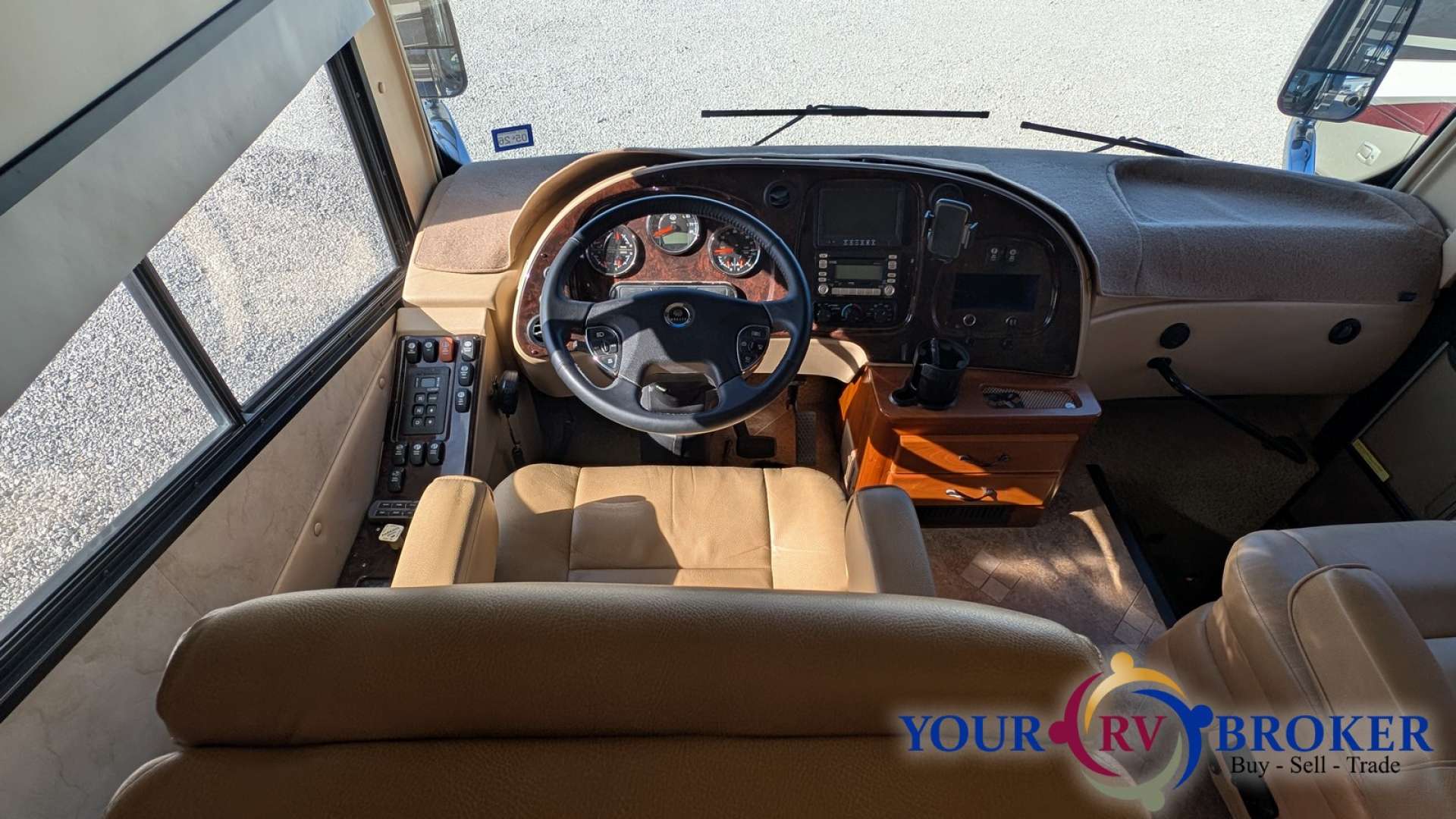 2009 Monaco® Camelot™ 42PDQ, $ 119,900