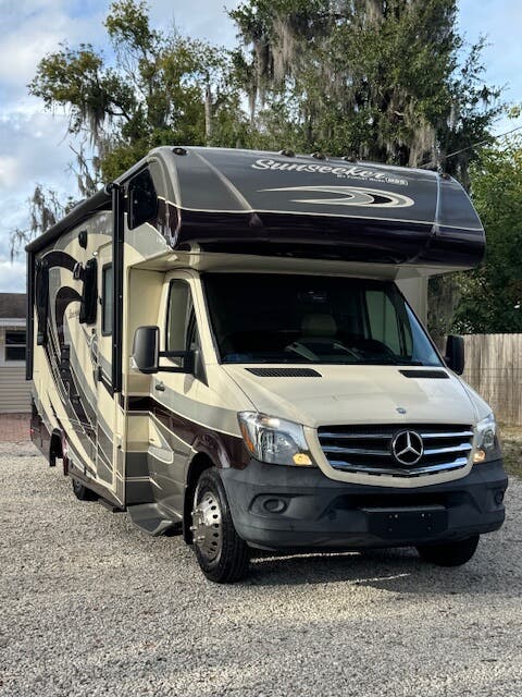 2015 Forest River Sunseeker 2400R MBS, $ 46,500
