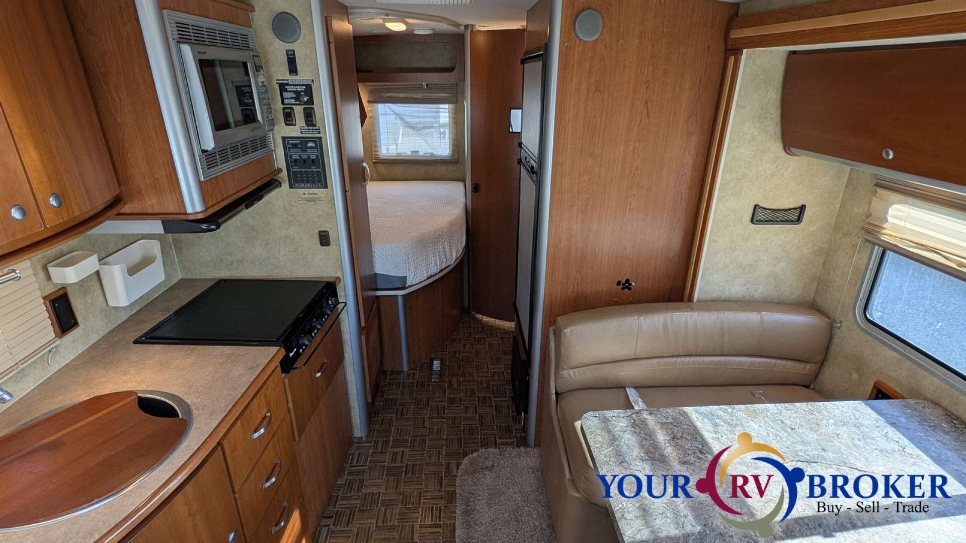 2008 Winnebago Itasca Navion 24J, $ 39,900