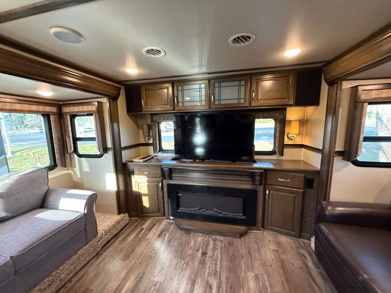 2019 Grand Design Solitude Fifth Wheel, $ 36,000