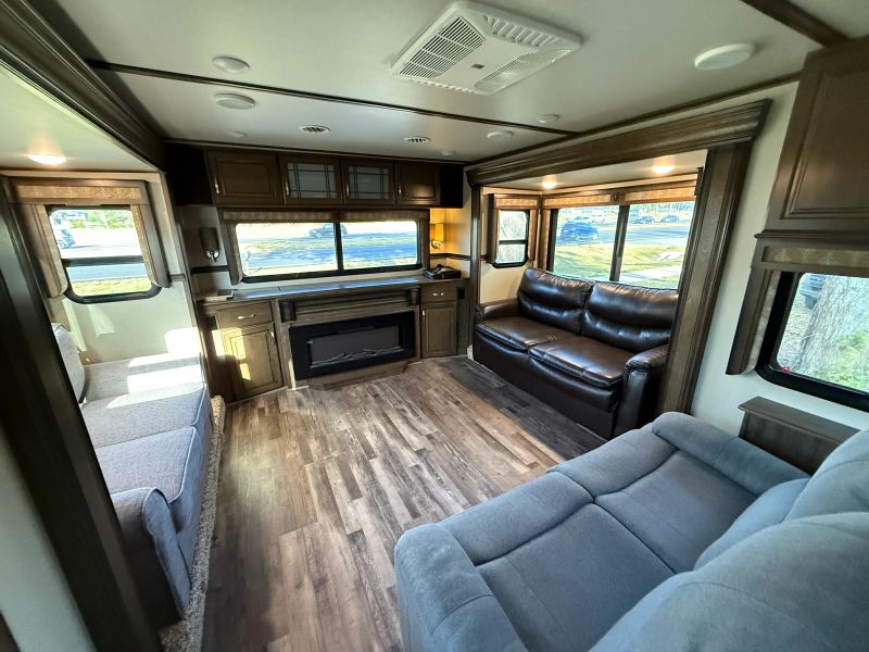 2019 Grand Design Solitude Fifth Wheel, $ 36,000