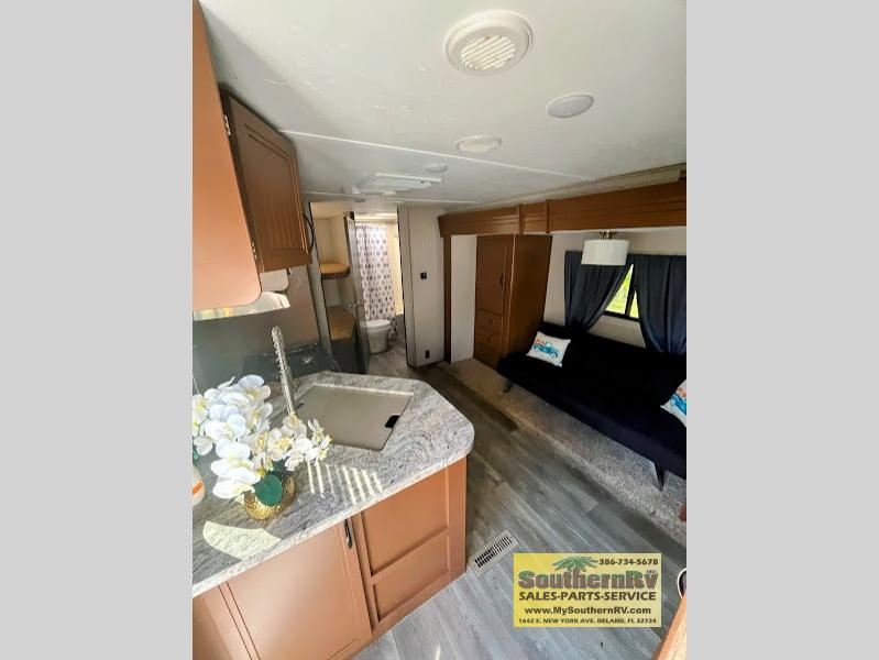 2018 Dutchmen Coleman Light 2405BH, $ 8,999