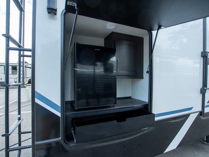 2026 Keystone Alpine Avalanche Edition 380LT, $ 114,220