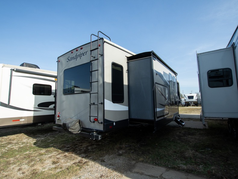 2016 Forest River Sandpiper Luxury Fifth Wheel 35R, $ 0