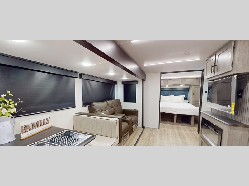 2025 Forest River Cherokee Alpha Wolf 25RB, $ 57,214