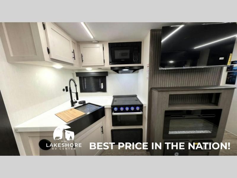 2025 Forest River Cherokee Alpha Wolf 22SW, $ 53,758