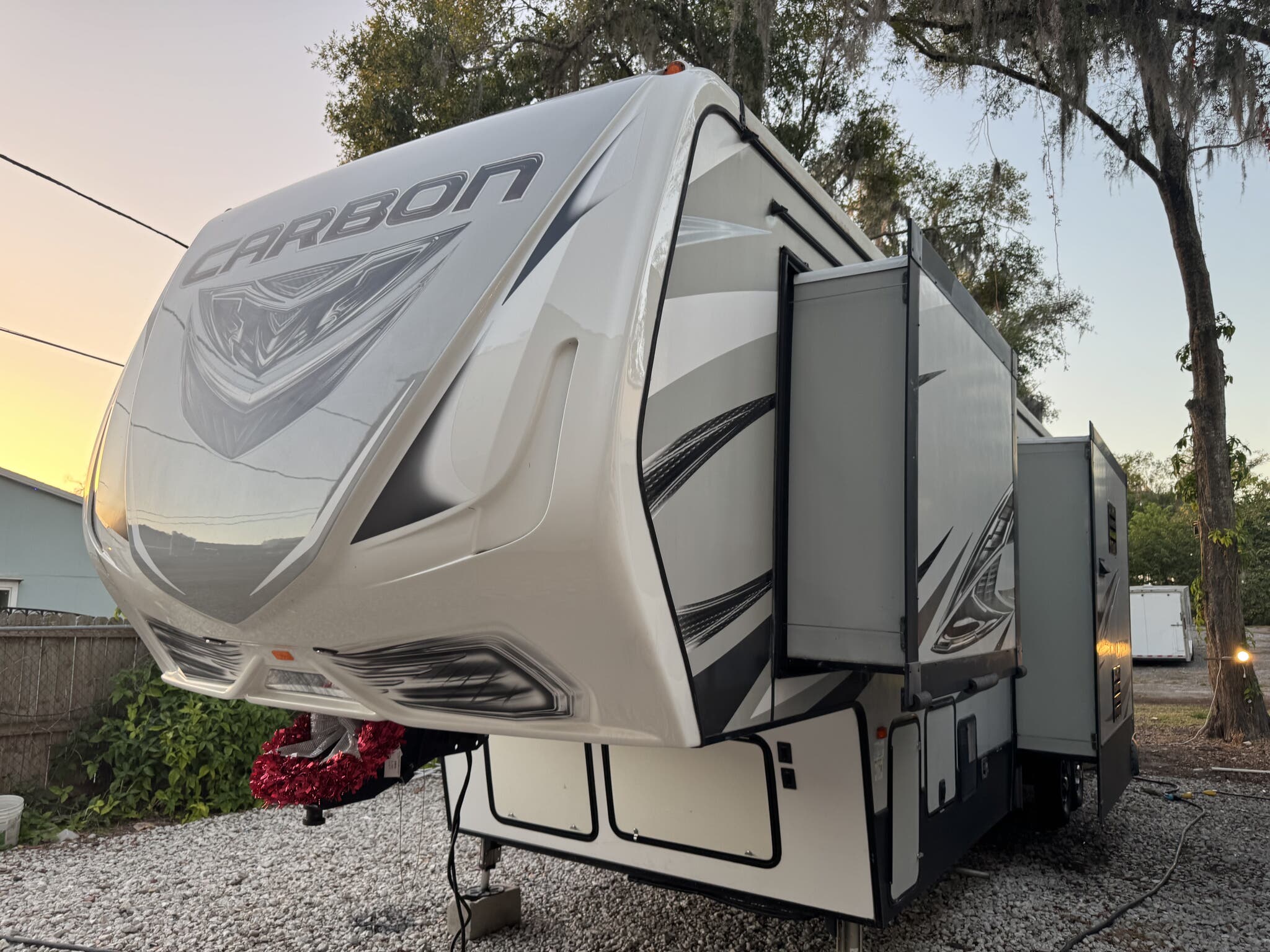 2018 Keystone Carbon 364, $ 30,500