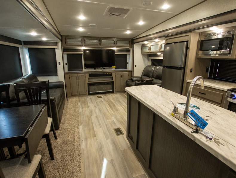 2023 Coachmen Chaparral Lite 30BHS, $ 45,990