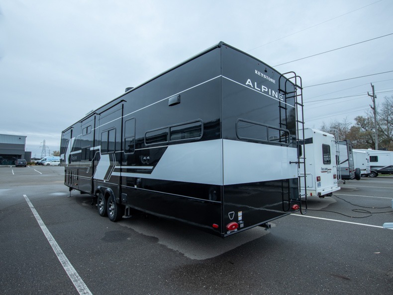 2026 Keystone Alpine Avalanche Edition 379MB, $ 127,420