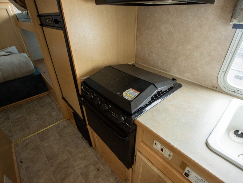 2004 Dutchmen Aerolite 25QB, $ 0