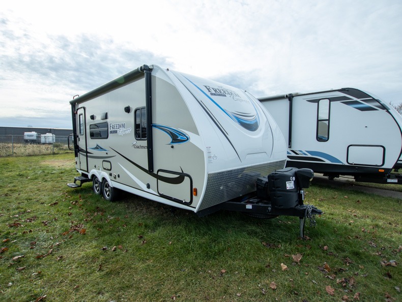 2020 Coachmen Freedom Express Ultra-Lite 192RBS, $ 0