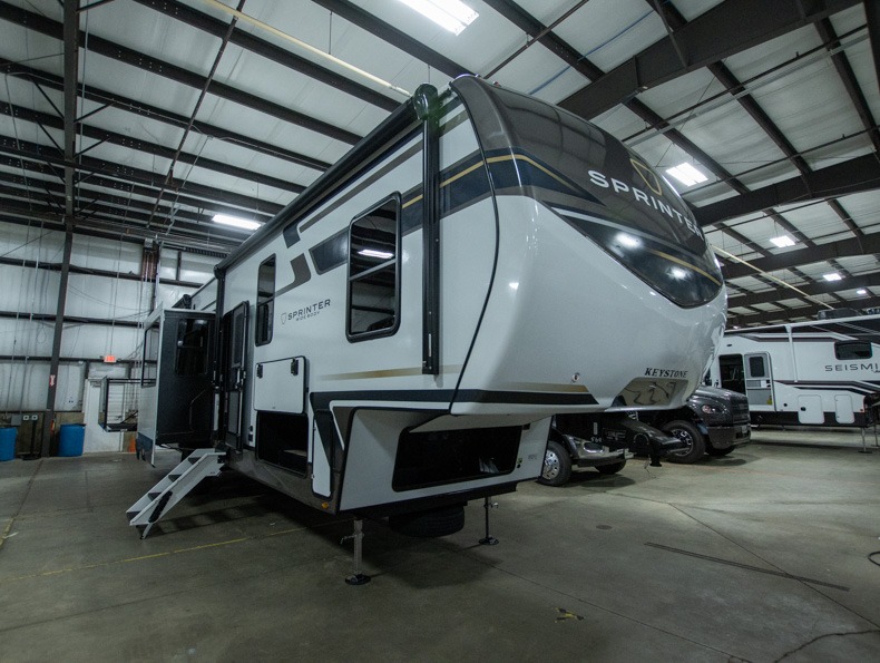 2026 Keystone Sprinter (Fifth Wheel) 3950SSP, $ 99,572