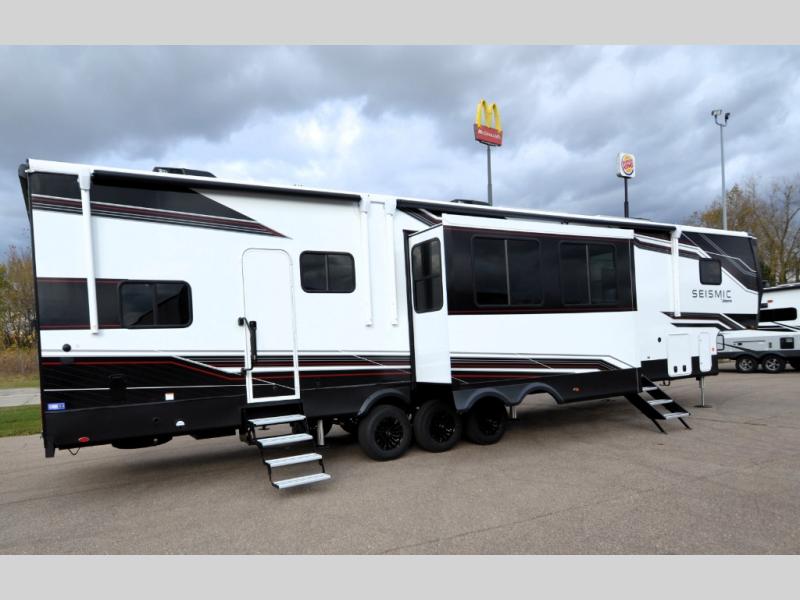 2026 Jayco Seismic 395, $ 141,054