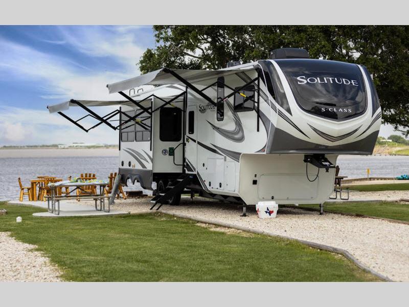 2022 Grand Design Solitude S-Class 3950BH, $ 0