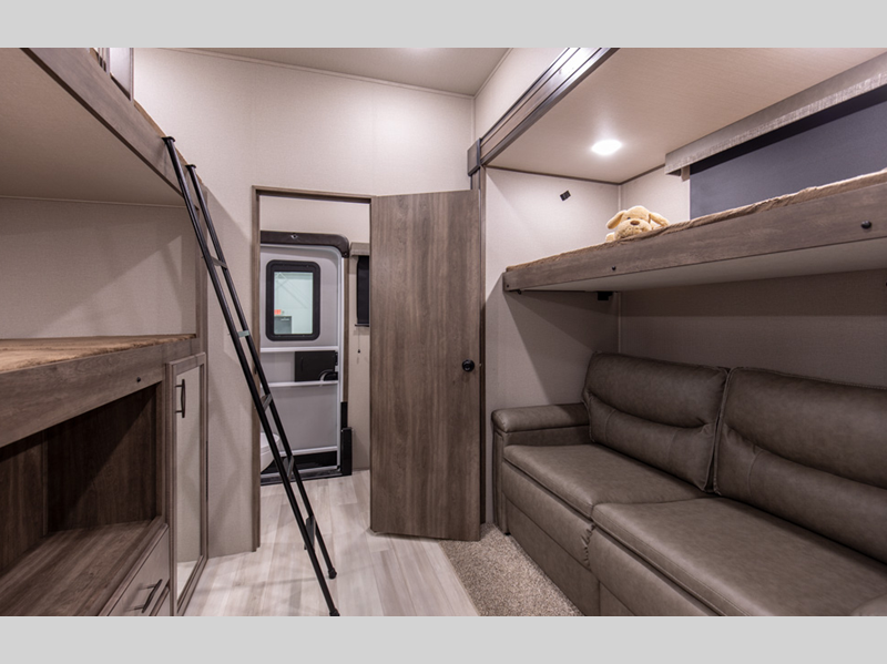 2022 Grand Design Solitude S-Class 3950BH, $ 0