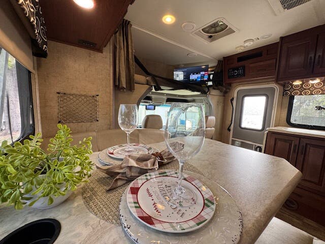 2015 Forest River Sunseeker 2400R MBS, $ 46,500