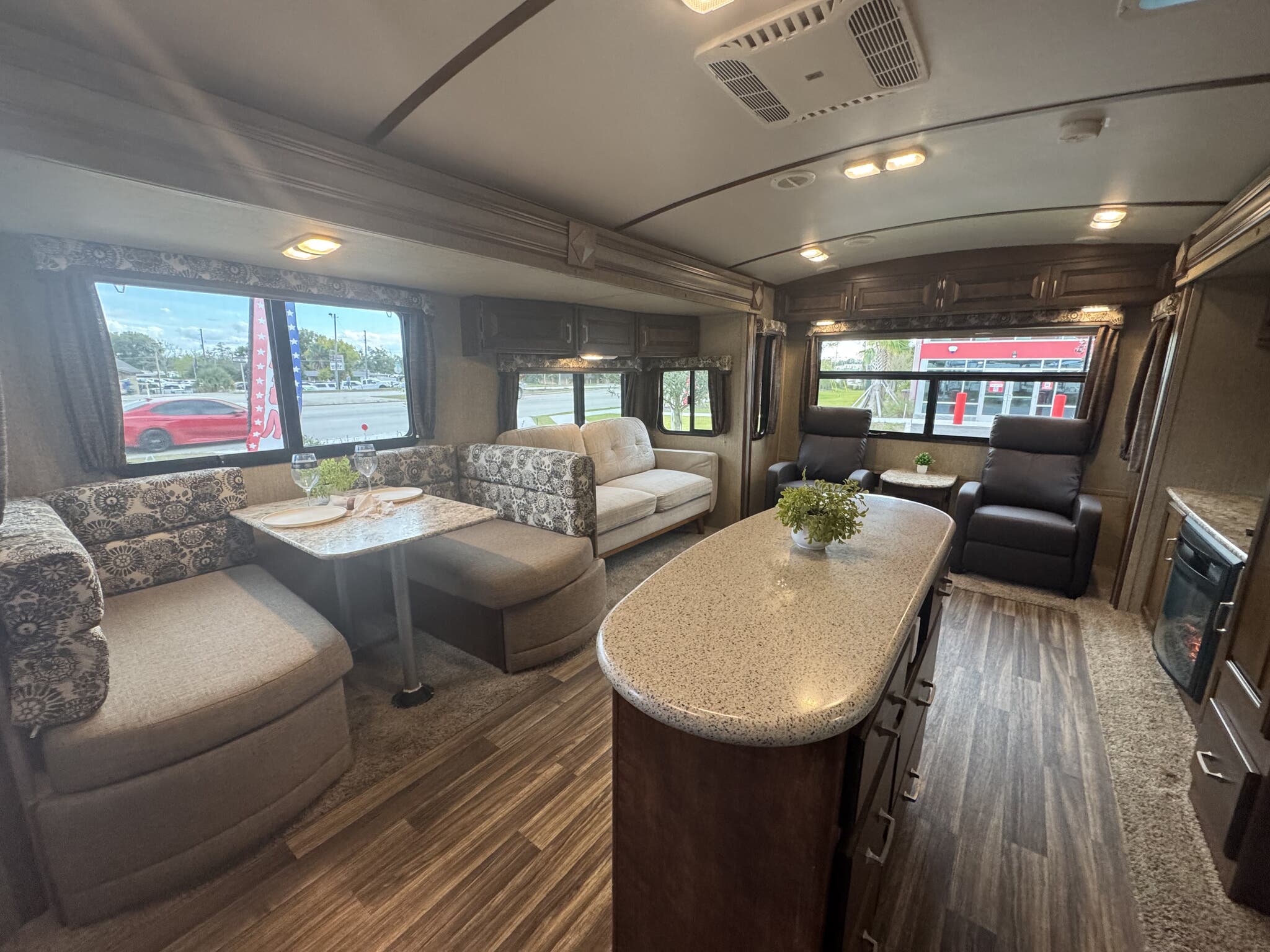 2016 Keystone Outback Diamond Super-Lite 316RL, $ 18,495