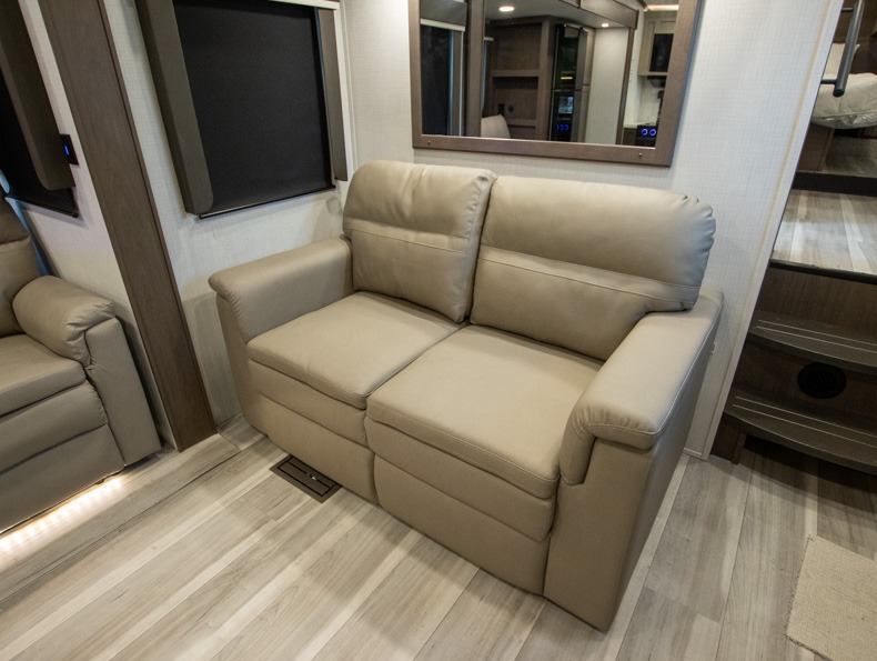 2026 Keystone Cougar Half-Ton (Fifth Wheel) 26RKE, $ 70,096