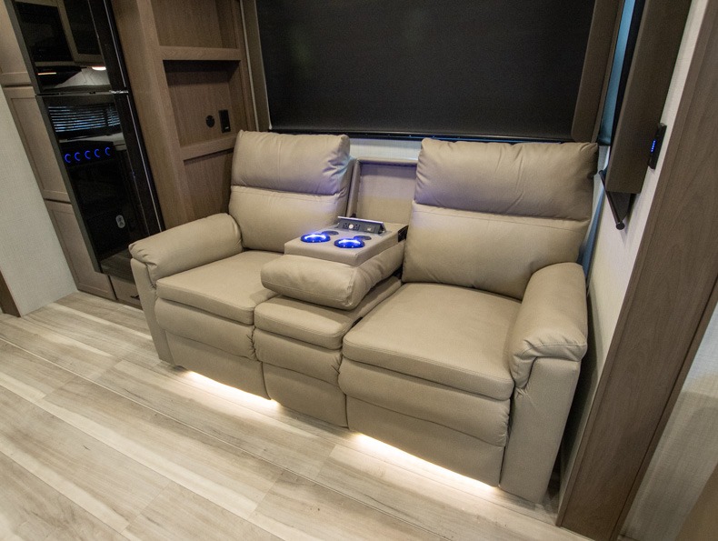 2026 Keystone Cougar Half-Ton (Fifth Wheel) 26RKE, $ 70,096