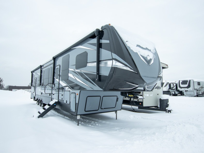 2021 Keystone Raptor 415, $ 0