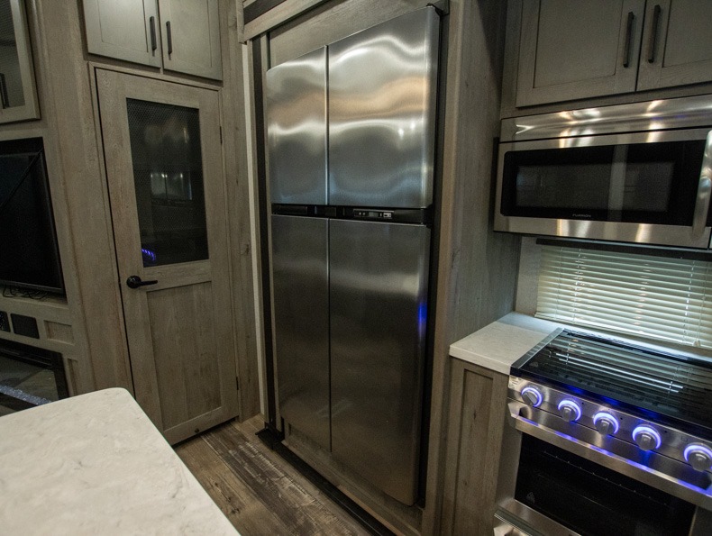 2021 Keystone Raptor 415, $ 0