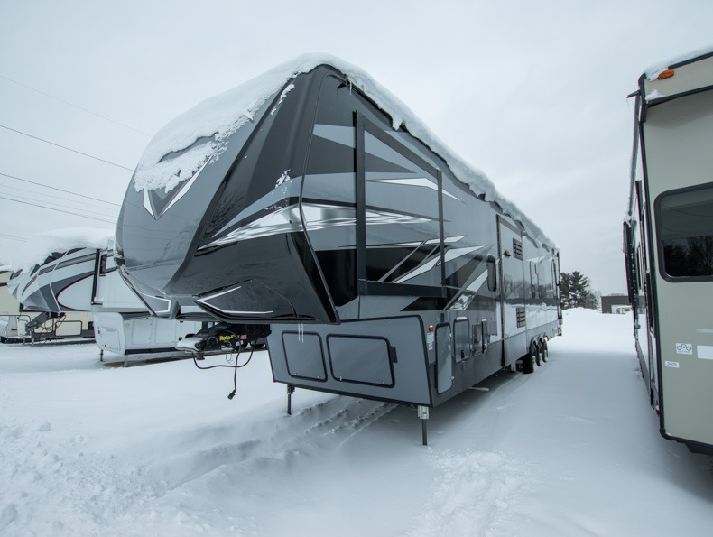 2021 Keystone Raptor 415, $ 0