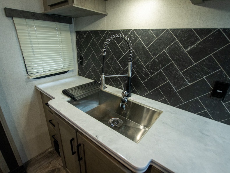 2021 Keystone Raptor 415, $ 0